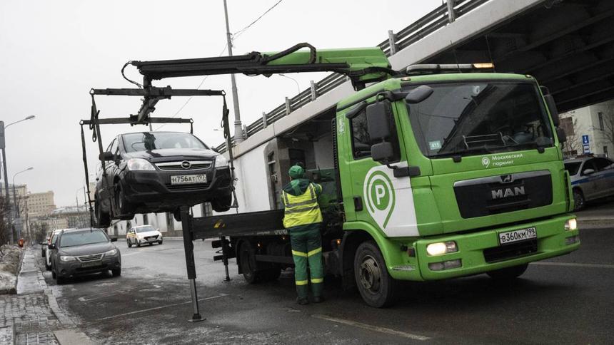 В России захотели приостанавливать эвакуацию машин по одной причине