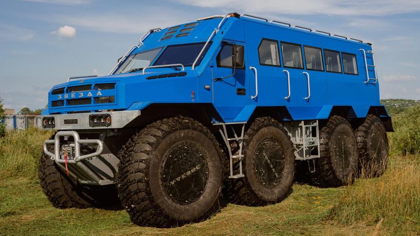 В России появился первый арктический автобус-вездеход
