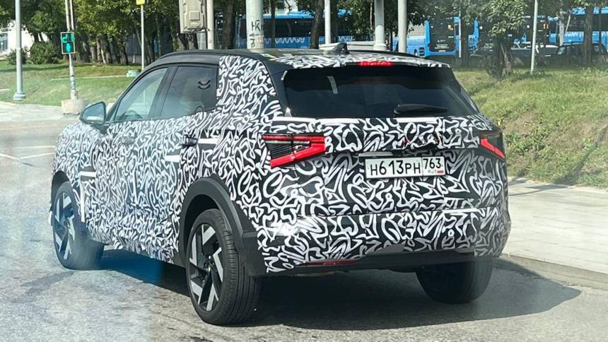 В Москве заметили предсерийный кроссовер Lada