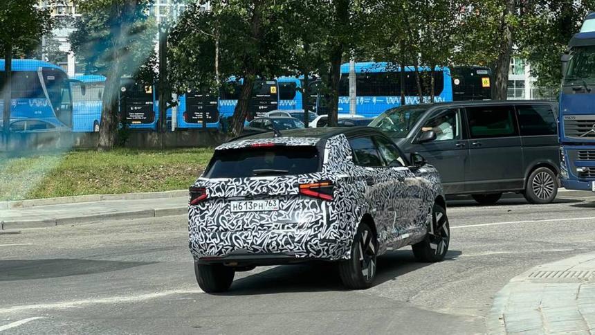 В Москве заметили предсерийный кроссовер Lada