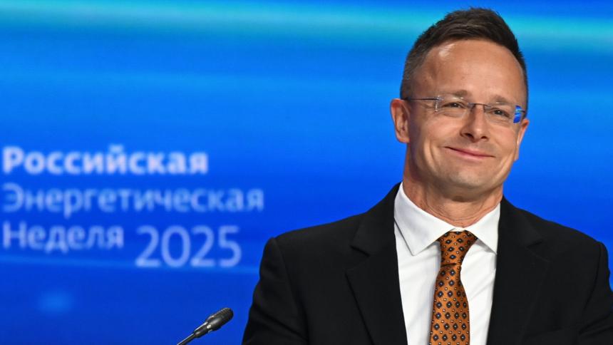 Экс-глава МИД Венгрии Петер Сийярто выбрал BYD и подал в отставку