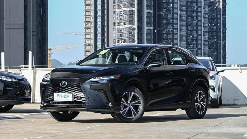 В России назвали цены на новый кроссовер Lexus