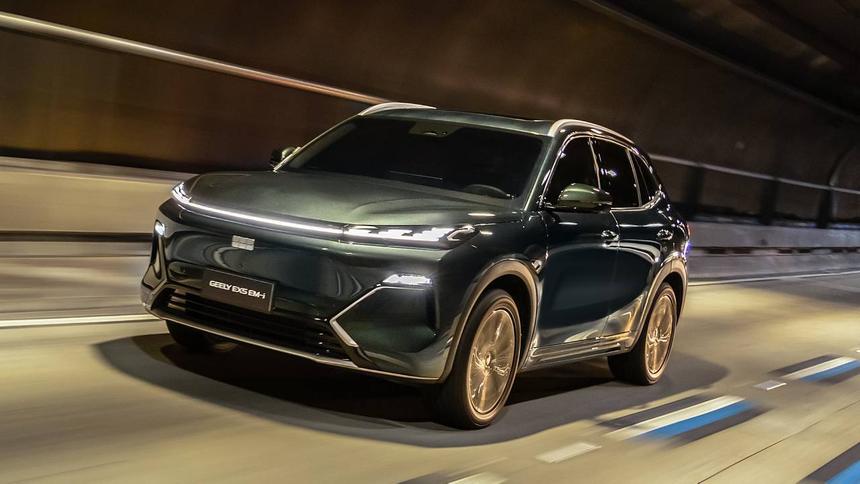 Geely предложит россиянам новую версию популярного EX5 EM-i