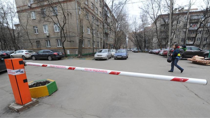 Жителей одного города задумали освободить от платы за шлагбаумы
